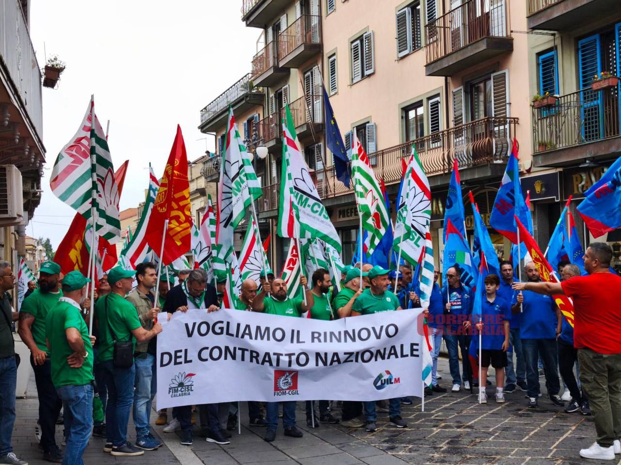 Più salario e più tutele, la protesta dei metalmeccanici calabresi. «Se ci fermiamo noi, si blocca l’Italia»