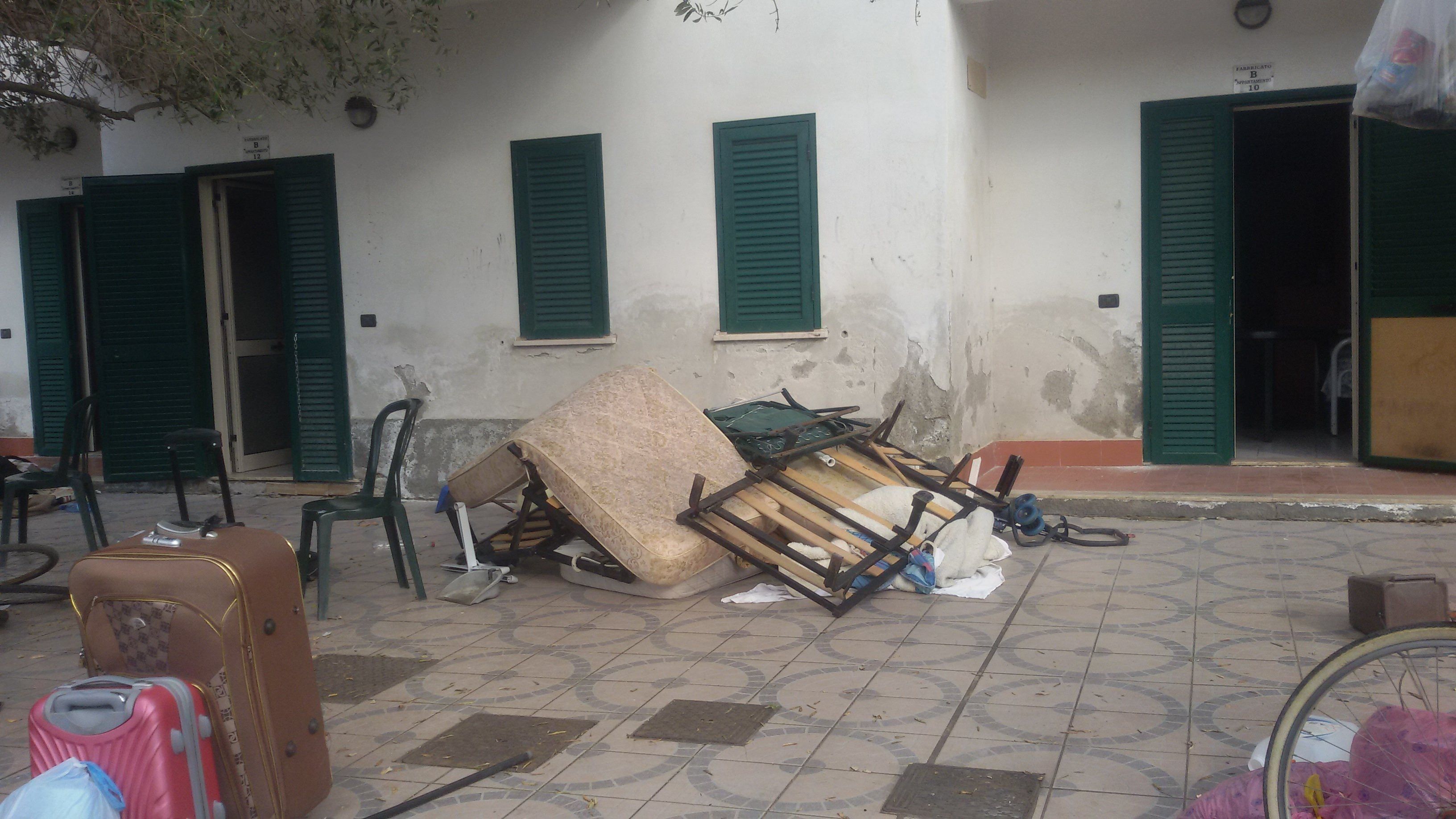 «A Falerna uno sgombero senza un briciolo di umanità»