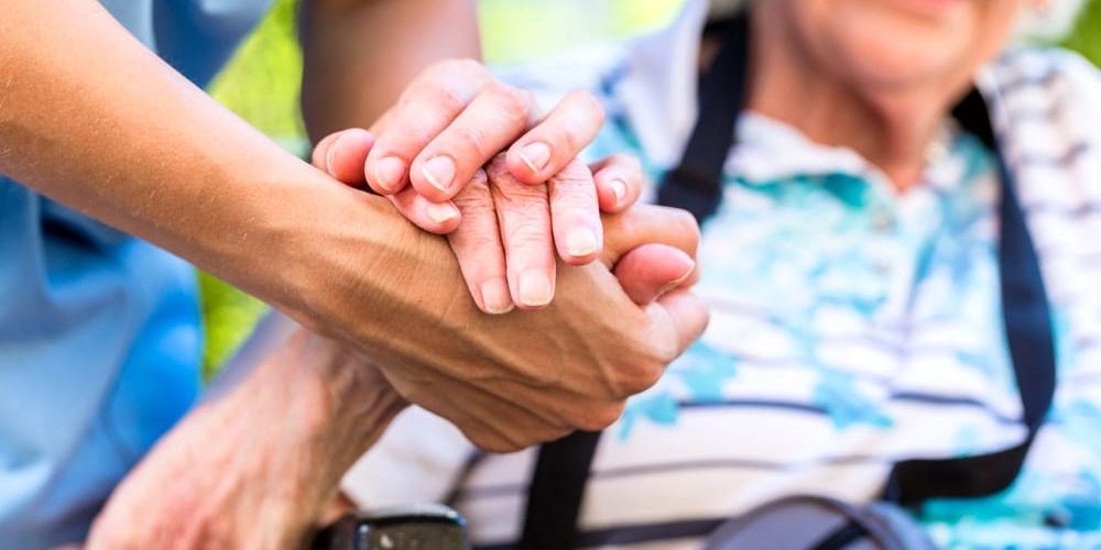 La vecchiaia avanza, l’assistenza domiciliare arretra: la Uil Calabria lancia l’Sos – IL REPORT