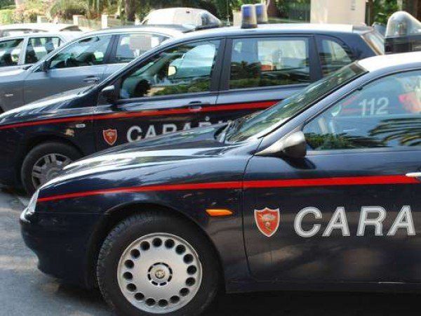 Tenta di disfarsi della coca, fermato padre di un arrestato