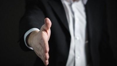 Prometteva assunzioni in cambio di soldi, arrestato dipendente del "Pugliese"