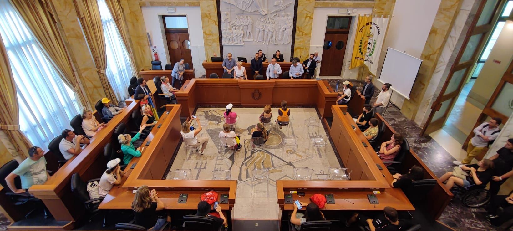 Reggio Calabria, 50 studenti ucraini accolti in visita a Palazzo Alvaro – FOTO