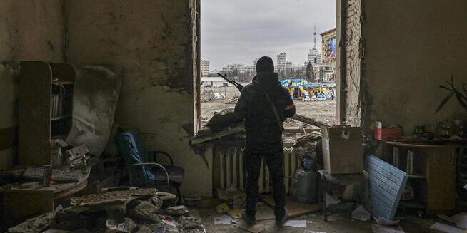 Bombardamenti sulle scuole e sulla cattedrale, la città di Kherson capitola