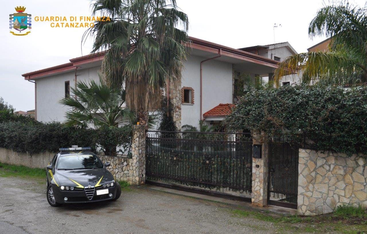 Lamezia, confiscata la villa di un killer dei clan