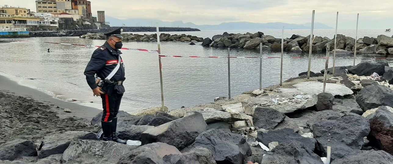 Bimbo annegato a Torre del Greco, madre fermata per omicidio volontario