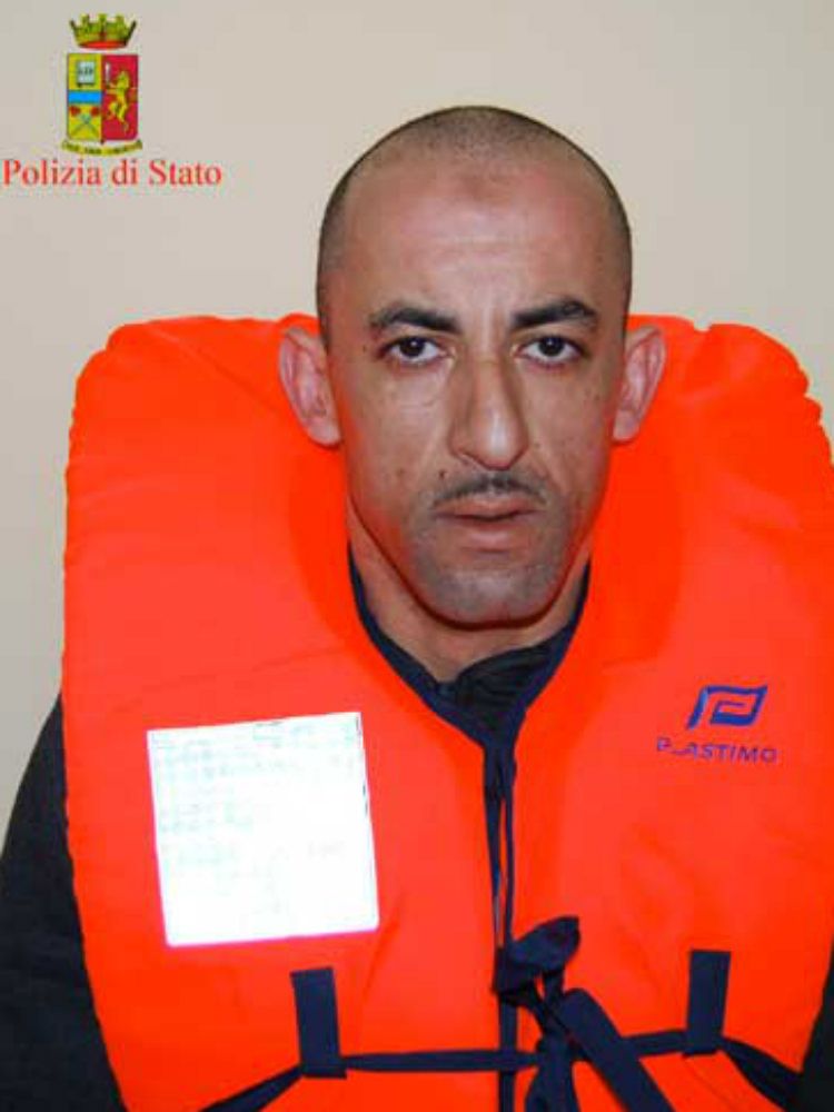 Ruba una barca di 33 metri: «Volevo solo tornare a casa»