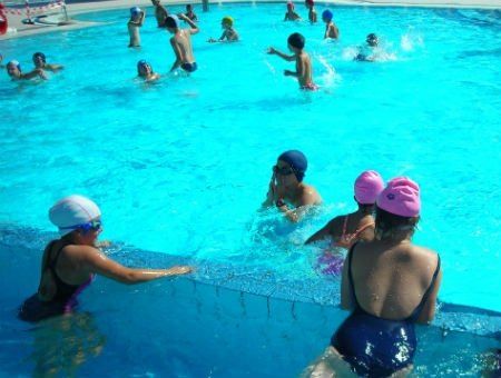 Bimbo annegato in piscina, tutti a processo