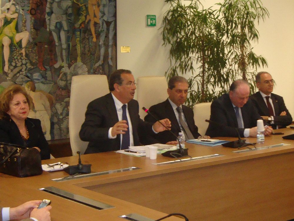 Sui rifiuti un vertice ad alta tensione