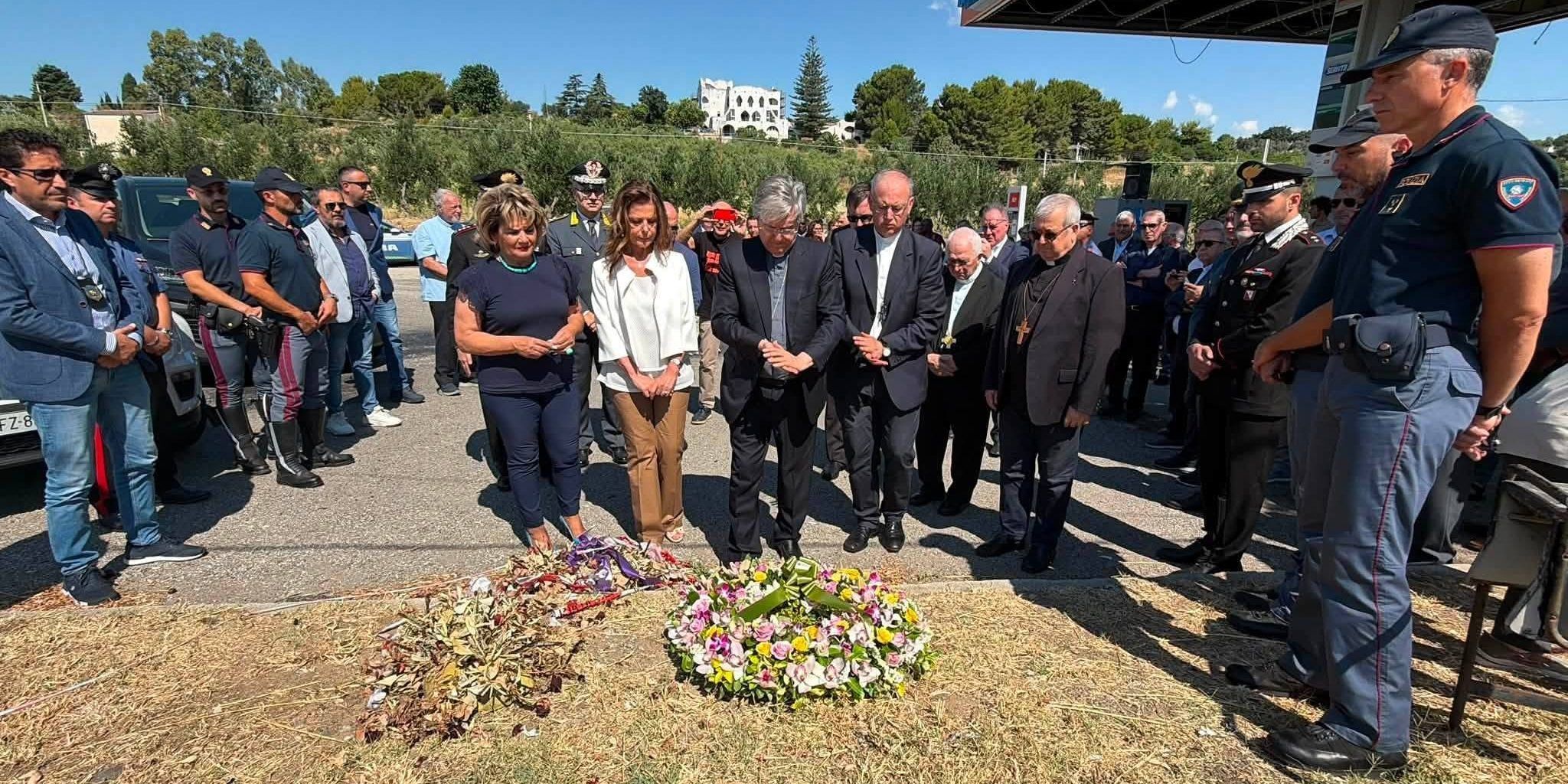 Strage dei braccianti, Chiesa e istituzioni depongono una corona di fiori ad Amendolara
