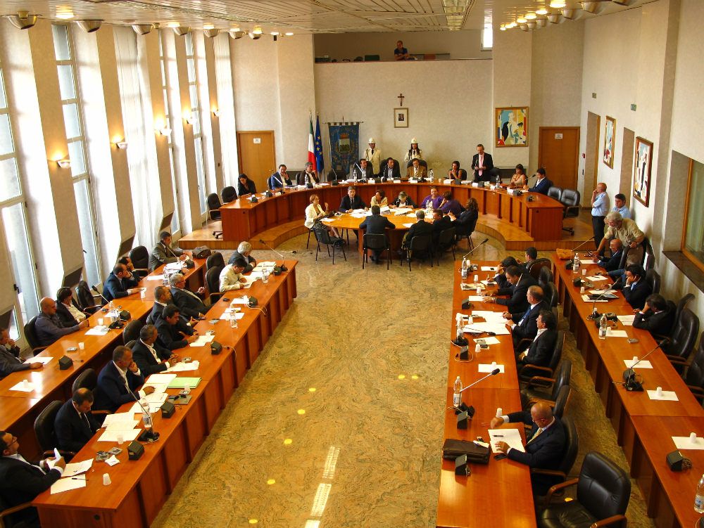 Cosenza, «prove tecniche» di web-tv (ma il Comune la paga già da un mese)