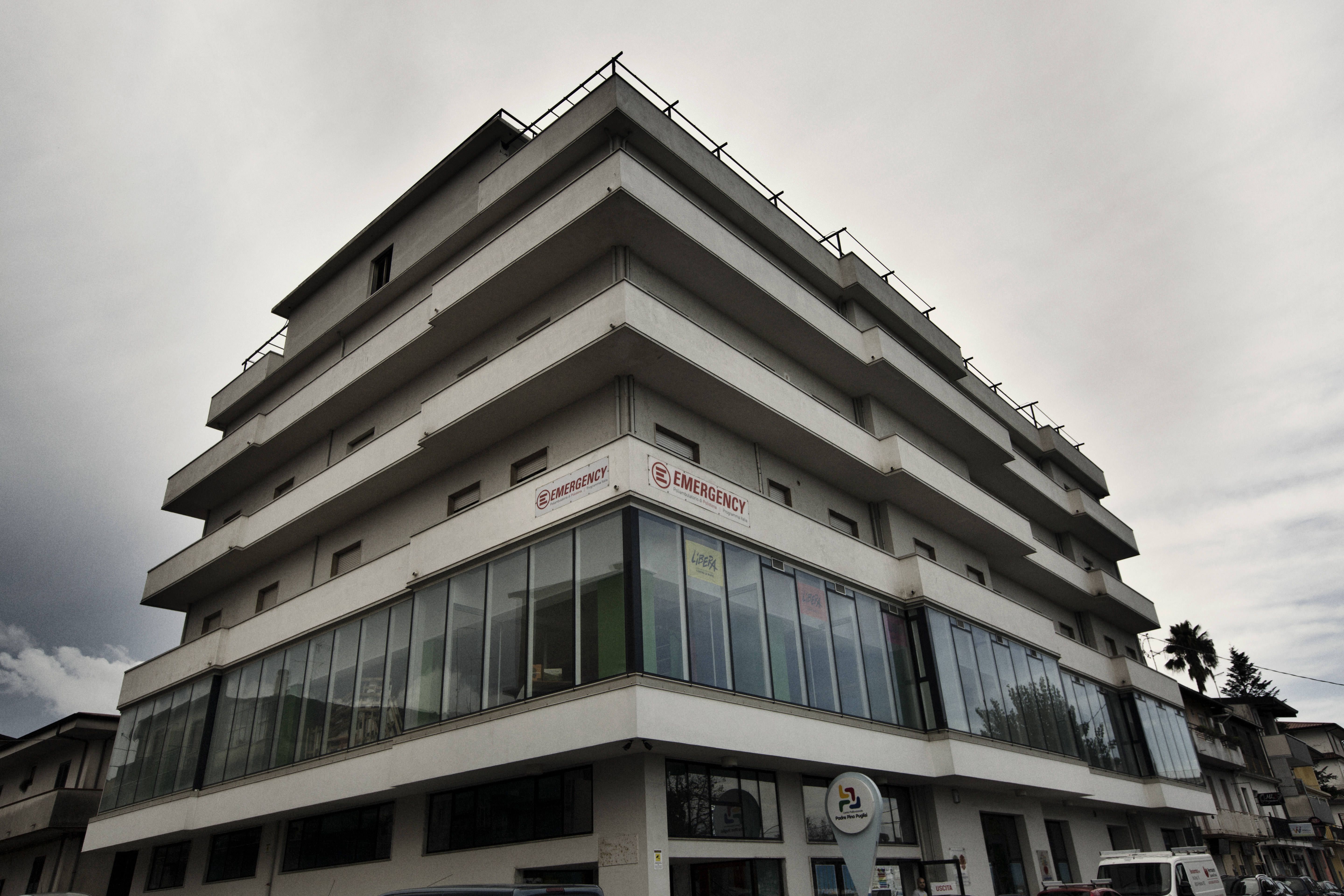 Emergency in Calabria, cure gratuite nella struttura confiscata alla ‘ndrangheta – FOTO