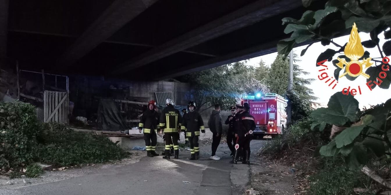 Esplosione sotto il viadotto della tangenziale a Catanzaro, due feriti gravi
