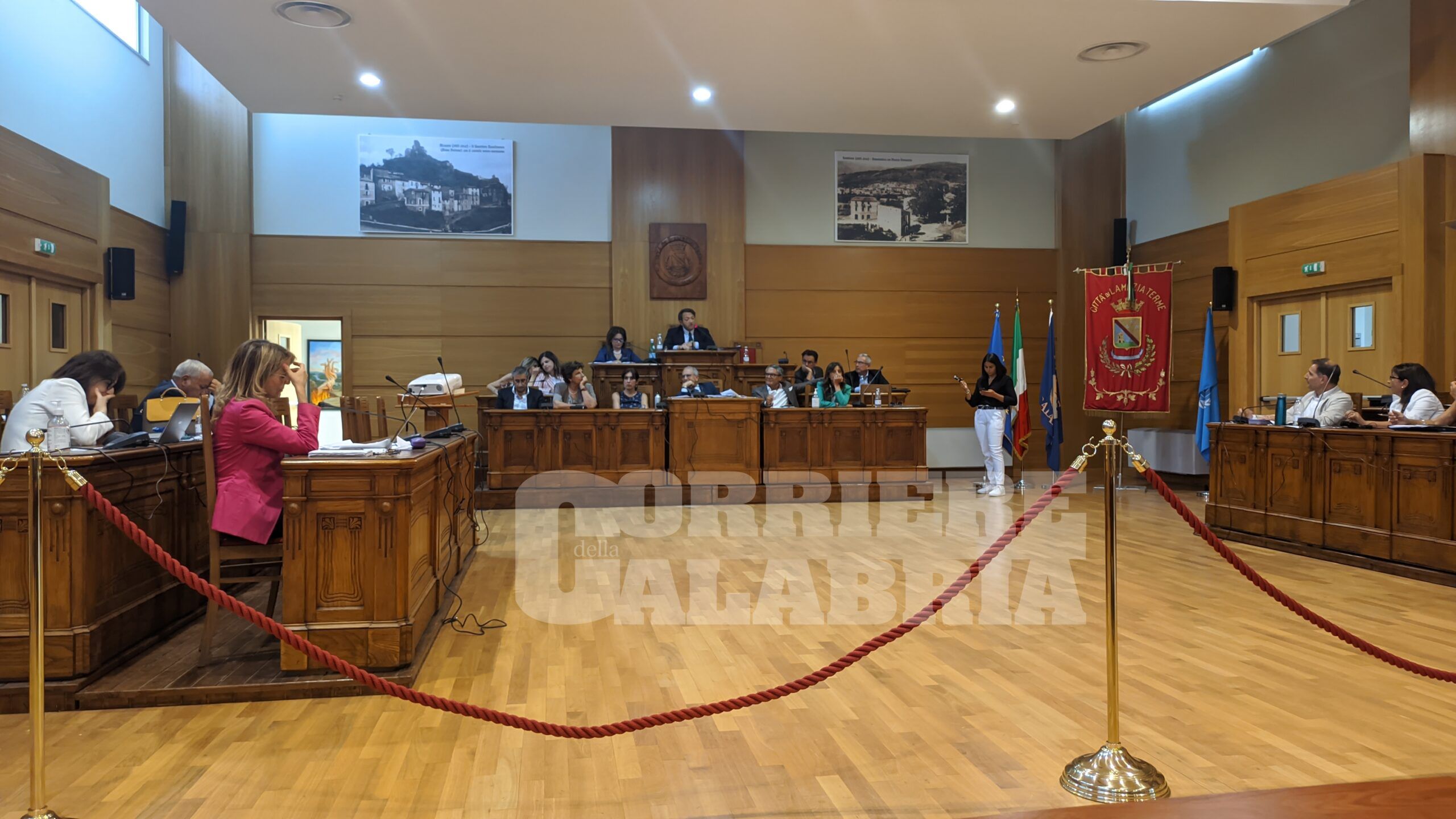 Lamezia, sì al Bilancio. Mascaro si salva (per ora) e avvisa: «Il commissariamento? Un massacro»