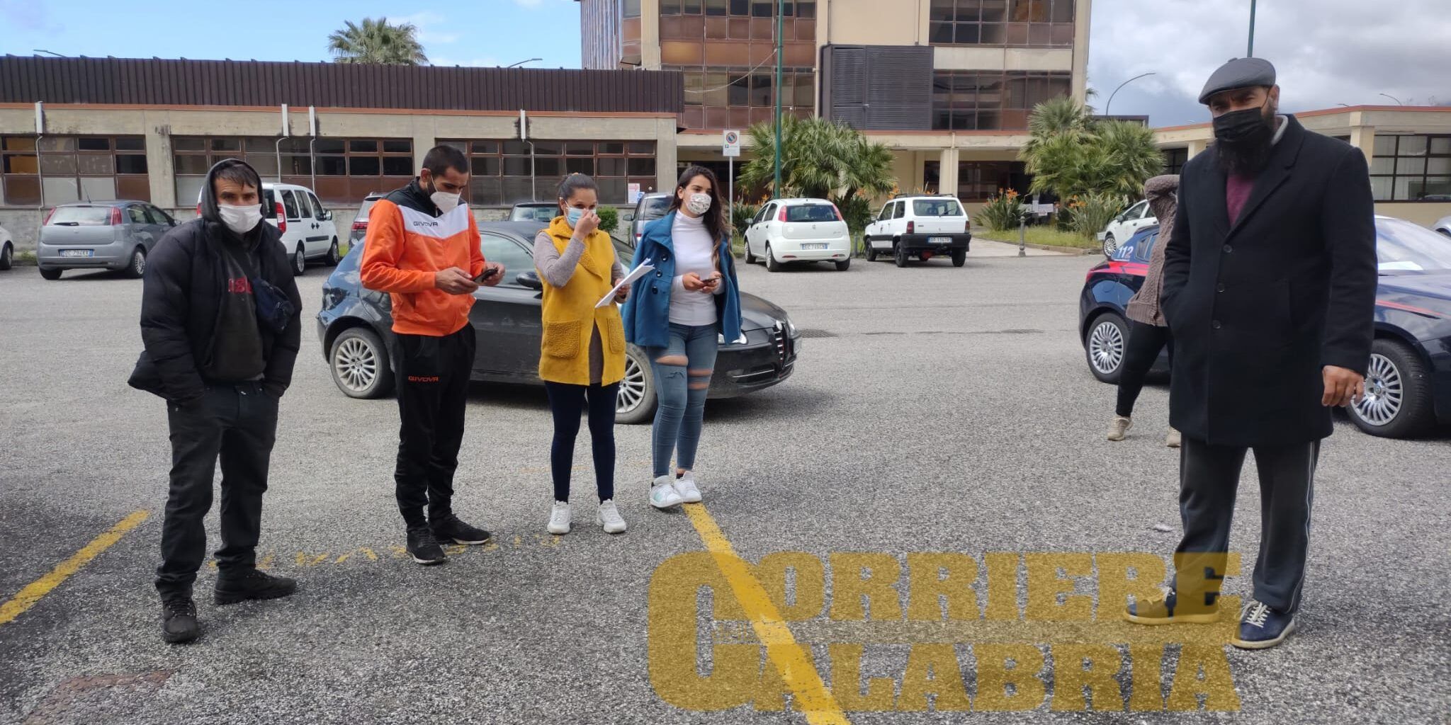 «Ci cacciano da un giorno all’altro». A Lamezia la rabbia delle famiglie rom – VIDEO