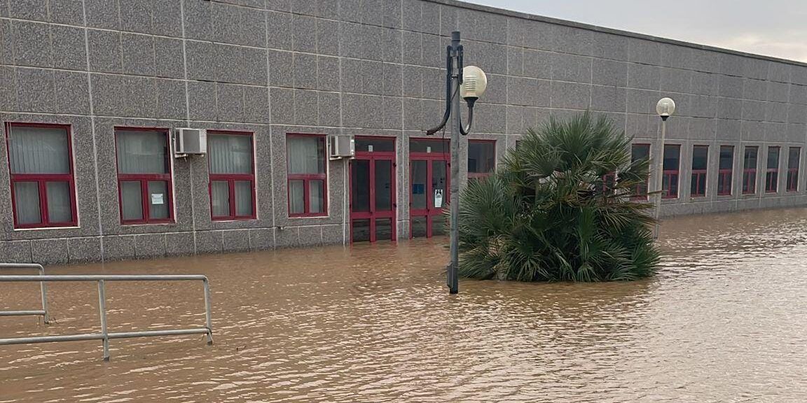 La Camera Penale di Cosenza: «Aula bunker non sicura, non tornare mai più»