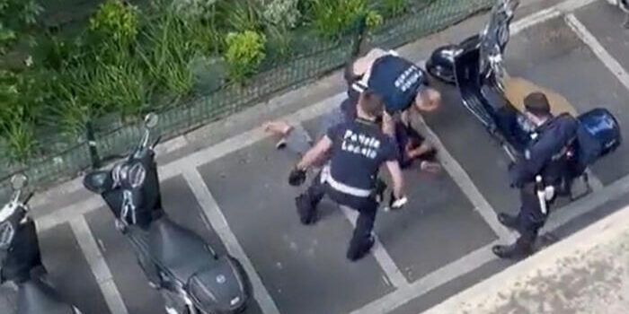 Trans bloccata dai vigili con spray al peperoncino e manganellate