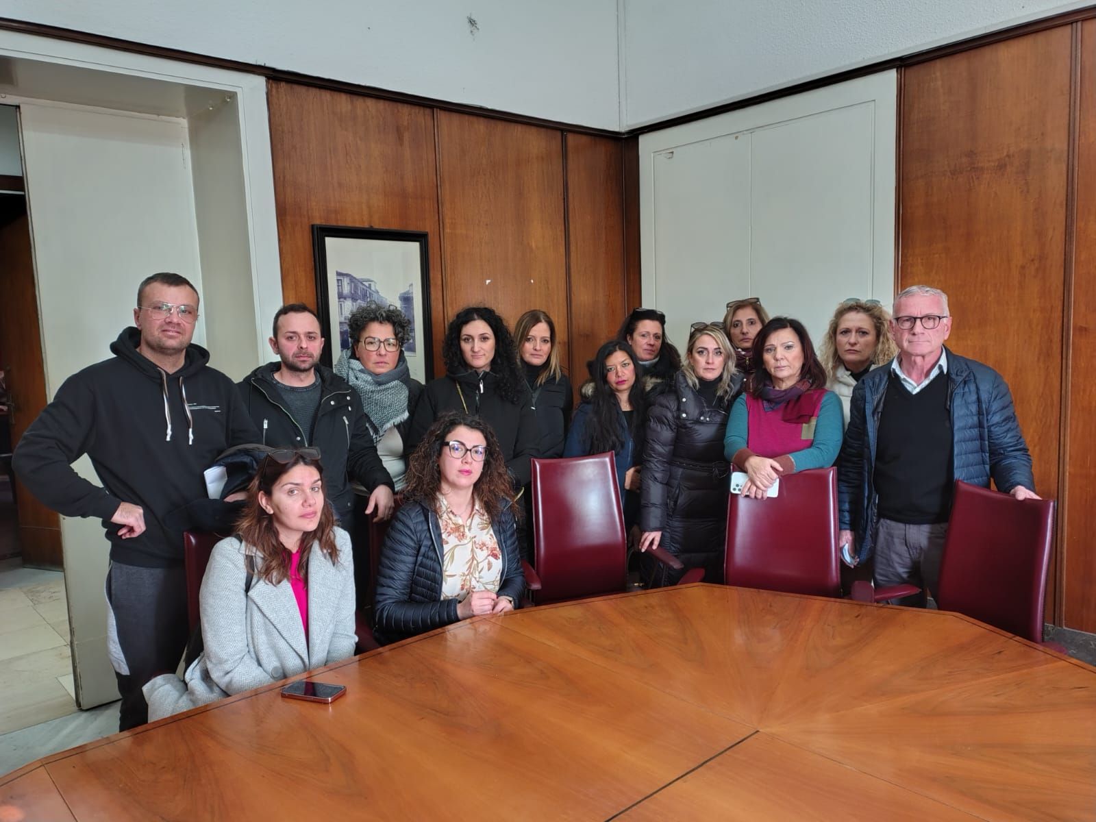 Precari Asp di Vibo, continua la protesta: una delegazione di lavoratori ricevuta al Comune
