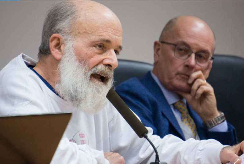 Otto anni di «raggia» e impegno per Reggio non tace