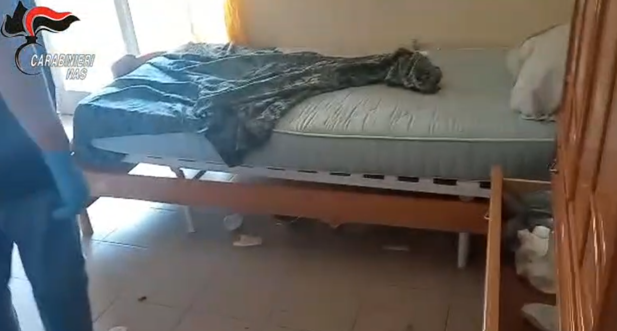 L’inferno nella casa di riposo abusiva a Reggio Calabria: urina, sporco diffuso e anziani affetti da scabbia