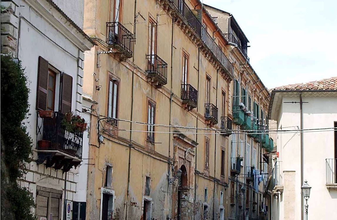 Cosenza, la Regione Calabria finanzia il recupero del Palazzo “Bombini-Longo”