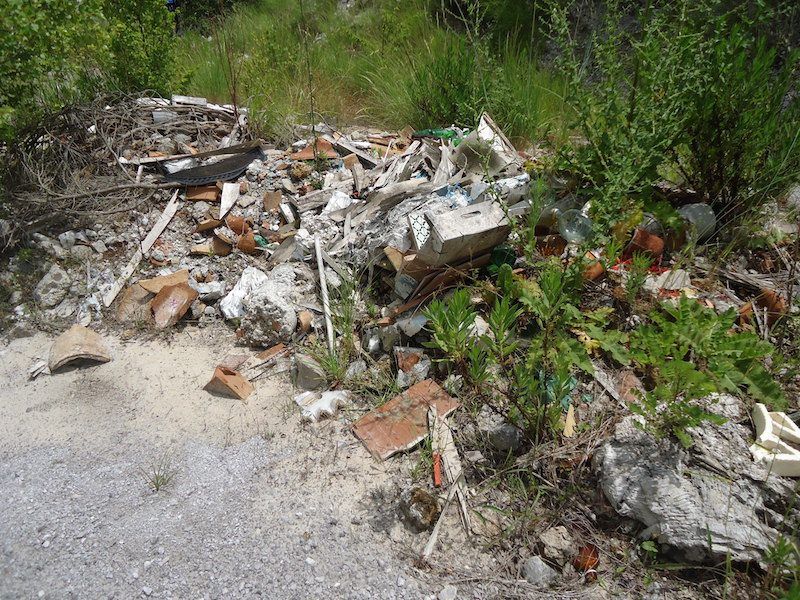 Un "cimitero" dell'eternit a due passi dal Parco del Pollino