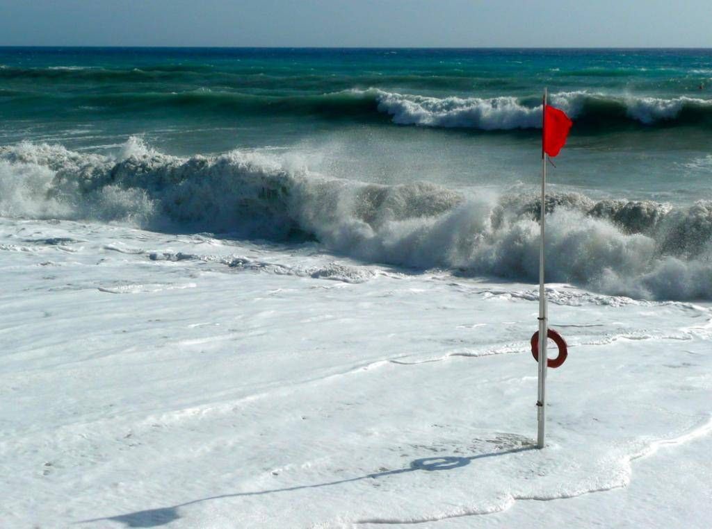 Acquappesa, uomo stroncato da un malore in mare