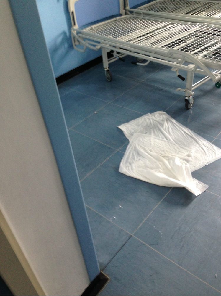 Piove in tre reparti dell`Annunziata