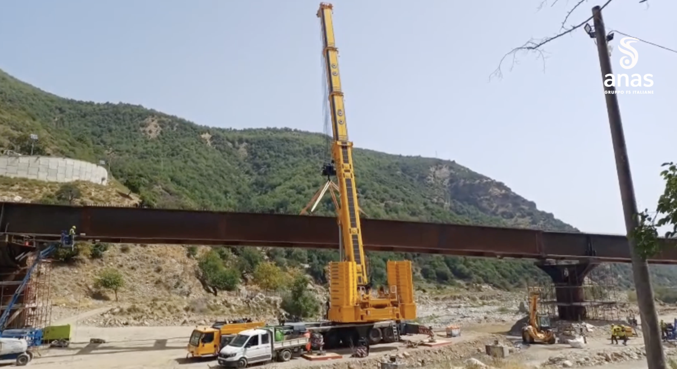 Ss 177 dir di Longobucco, completato il varo dell’impalco metallico del viadotto Ortiano II – VIDEO