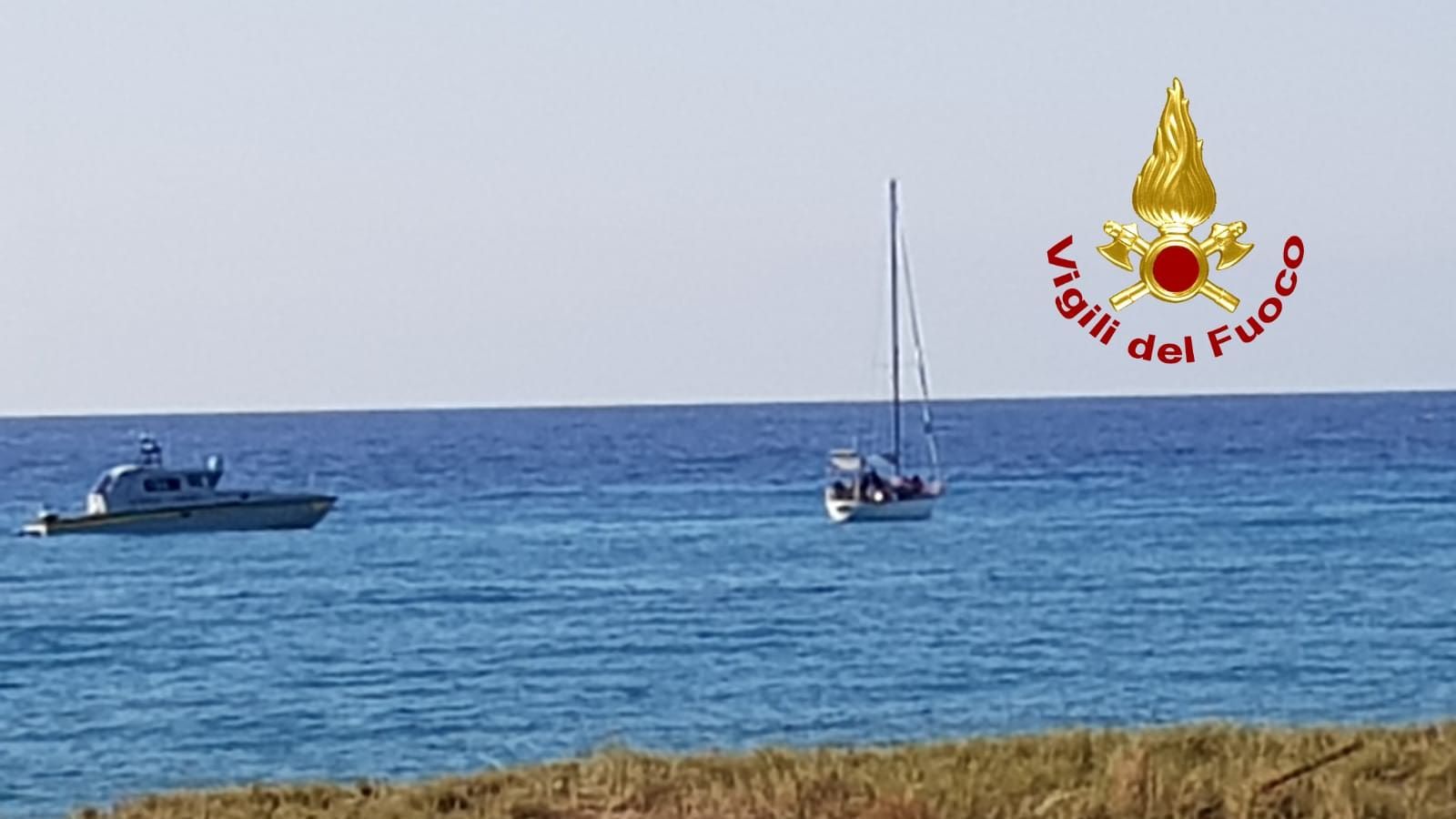 Nuovo sbarco di migranti, in 36 recuperati a largo di Sellia Marina – VIDEO