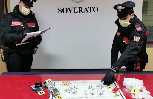 Nascondeva la marijuana negli indumenti intimi: arrestato 26enne nel Catanzarese