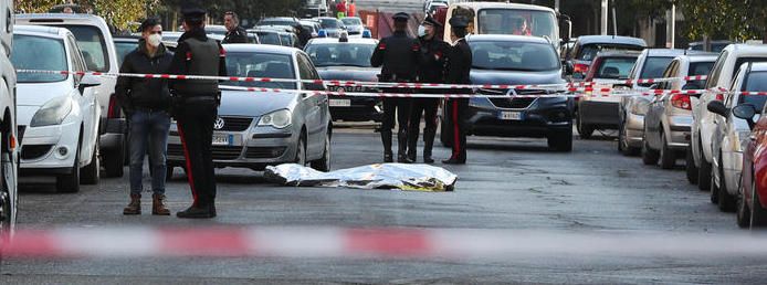 Agguato in strada a Roma. Morto un 47enne