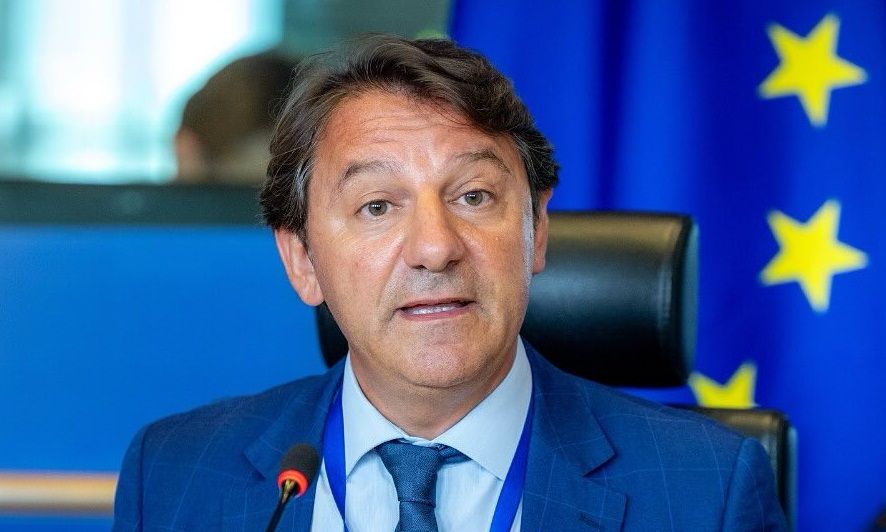 Tridico: «100mila euro per vivere nei borghi? Prima servono ospedali, strade e lavoro»