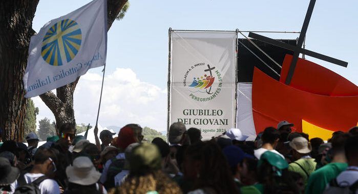 Morte in viaggio verso il Giubileo dei Giovani, il dolore di Papa Leone per due pellegrine