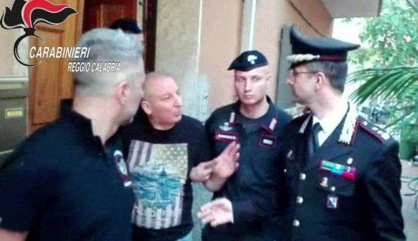 Il baciamano al boss dopo l'arresto