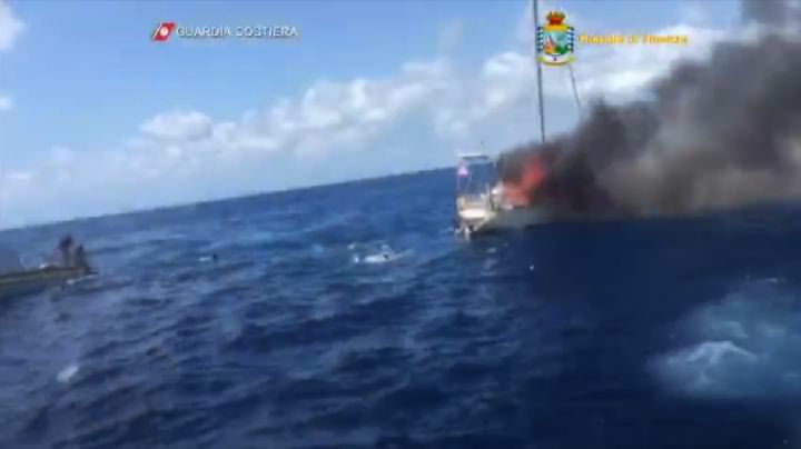 Strage di migranti, il racconto dei testimoni. «Esplosione nella parte centrale della barca»