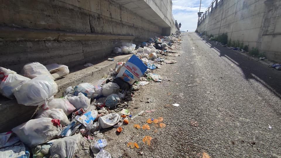 Rifiuti a Reggio, la periferia rimane terra di nessuno. «Chiedere lo stato di emergenza sanitaria» – FOTO E VIDEO