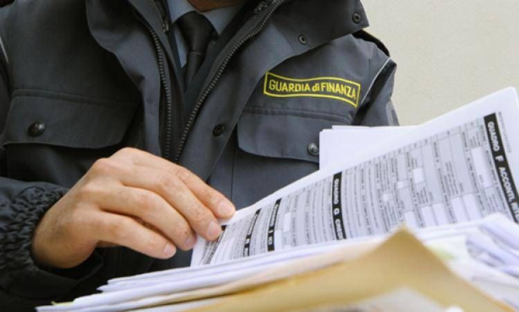 Crotone, scoperto medico evasore totale