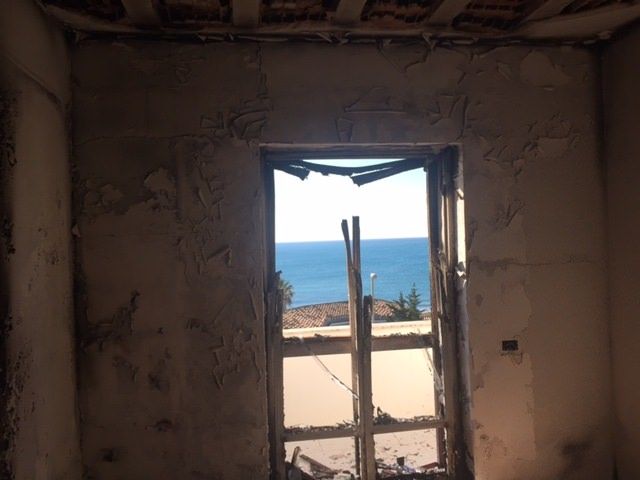 In fiamme la casa (estiva) del sindaco di Isola