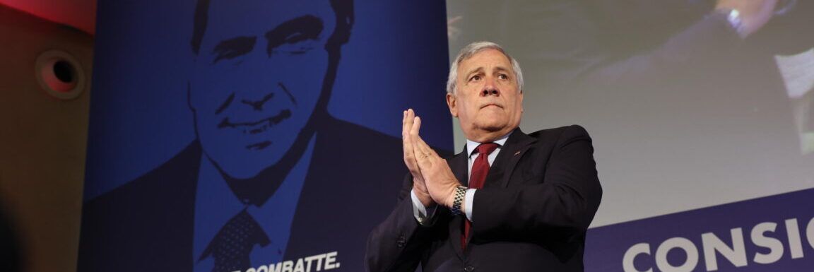 Tajani: «Solidarietà agli agenti feriti negli scontri a Cosenza»