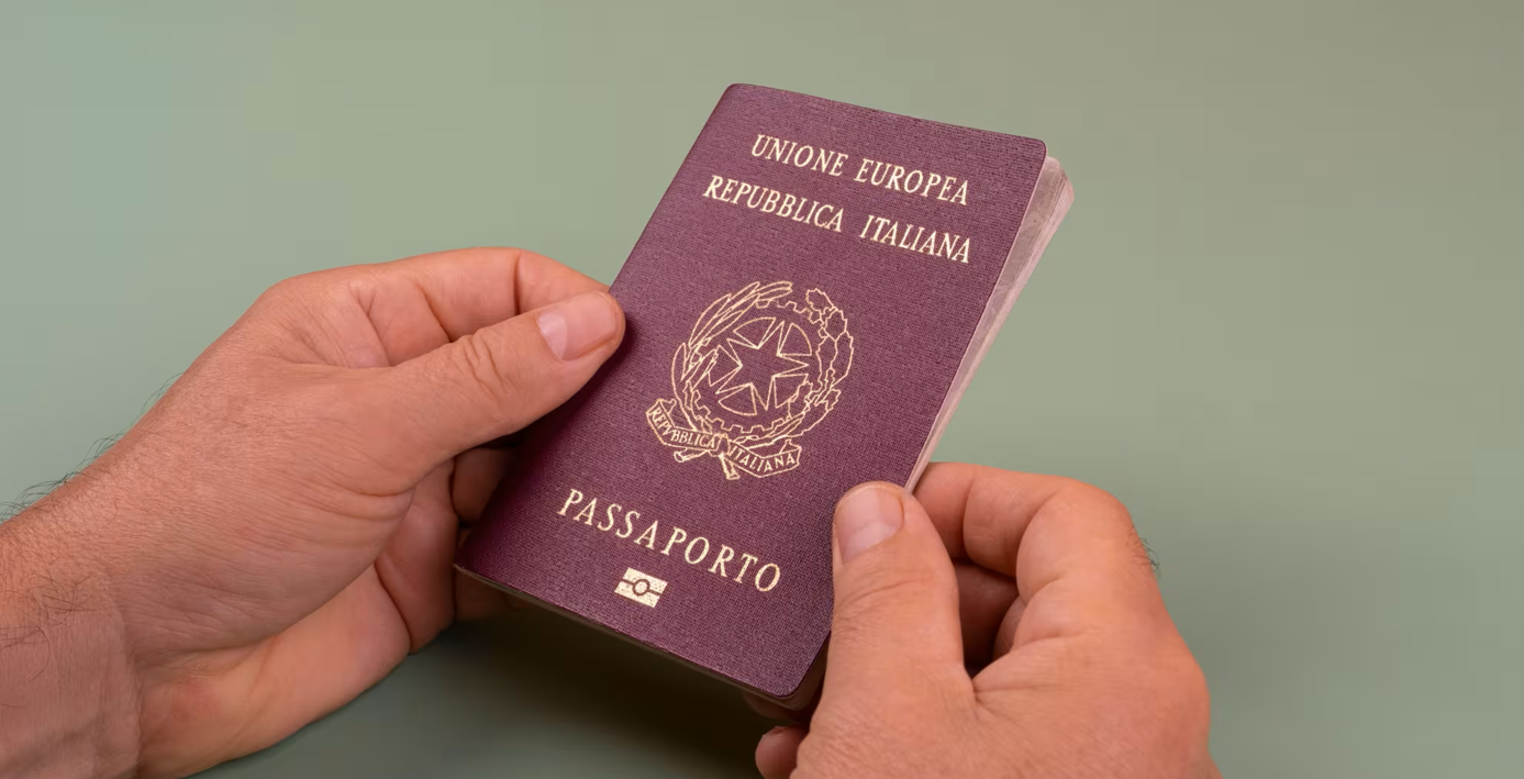 Rilascio passaporti, in Italia situazione fuori controllo. A Cosenza l’attesa è di un anno