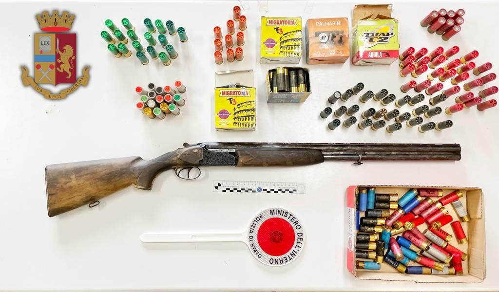 Corigliano Rossano, detenevano 278 cartucce e un fucile: arrestati due fratelli