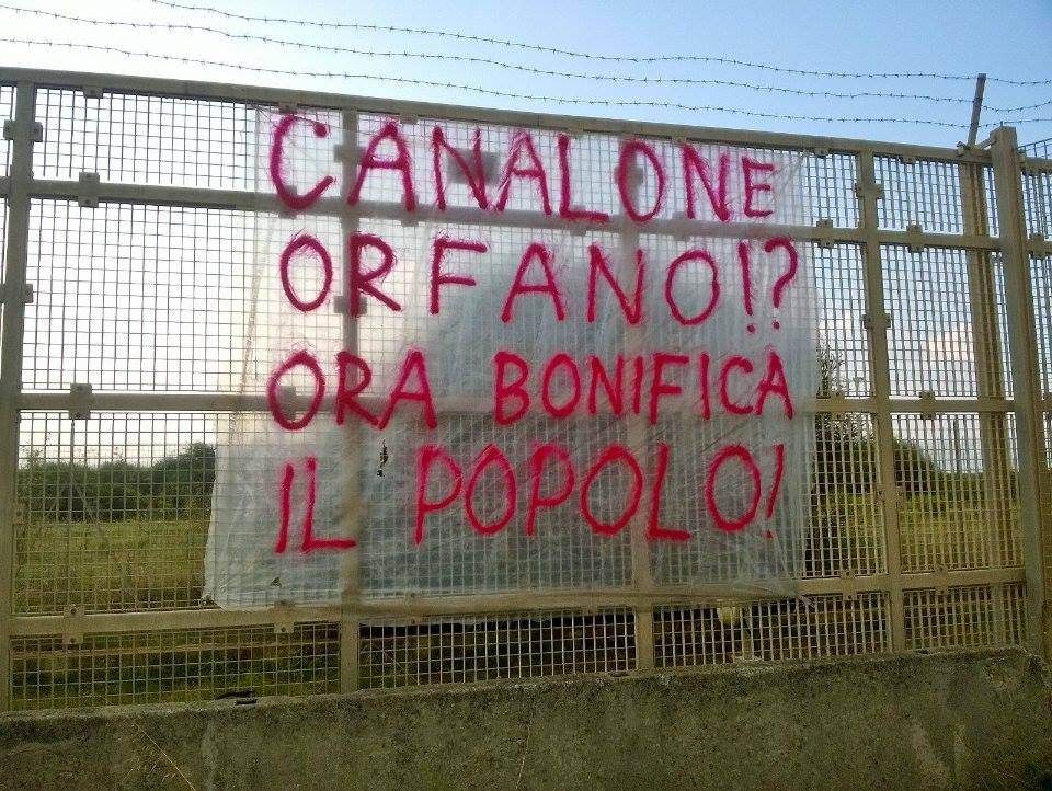 Sale la protesta al “canalone dei veleni”: «Chi protegge i criminali?»