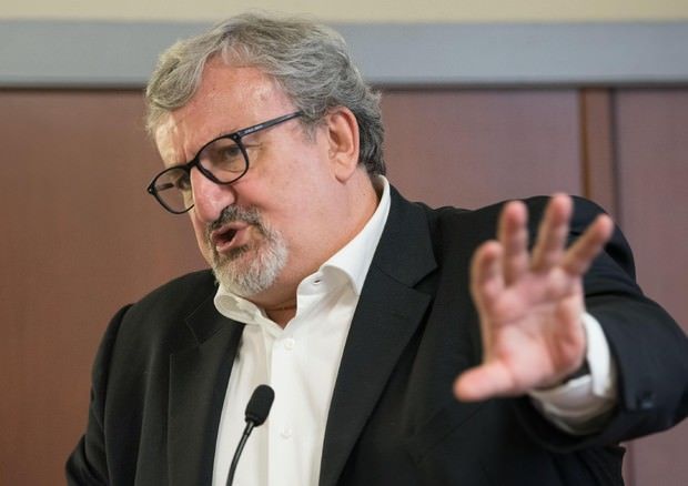 Emiliano: «Dalla Calabria non più di 600mila tonnellate di rifiuti». E i pugliesi protestano