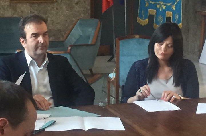 «Occhiuto ha assunto la sorella di Santelli»