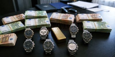’Ndrangheta, il «Mister centomila» della cosca Trapasso: 87mila euro cash, un lingotto e otto Rolex