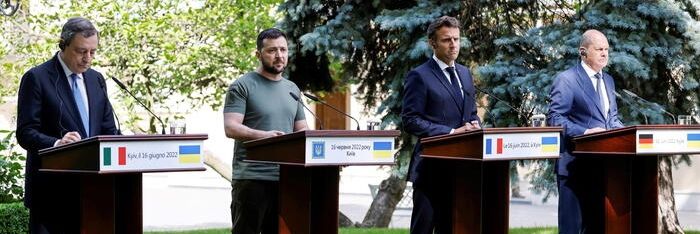 Draghi, Macron e Scholz a Kiev da Zelensky. Visita tra le macerie di Irpin
