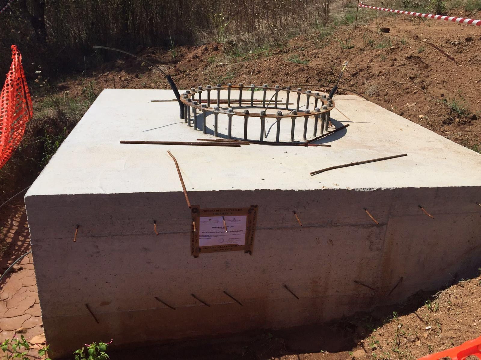 Sequestrata a Stefanaconi la base di un traliccio Wind