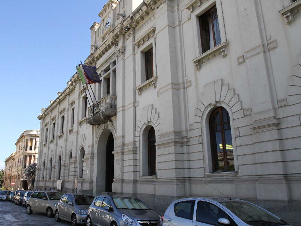 PALAZZO INFETTO | I commissari si insediano al Comune di Reggio