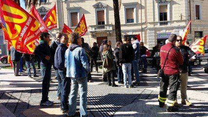 Assunzioni sospette, l'ultimatum dei sindacati