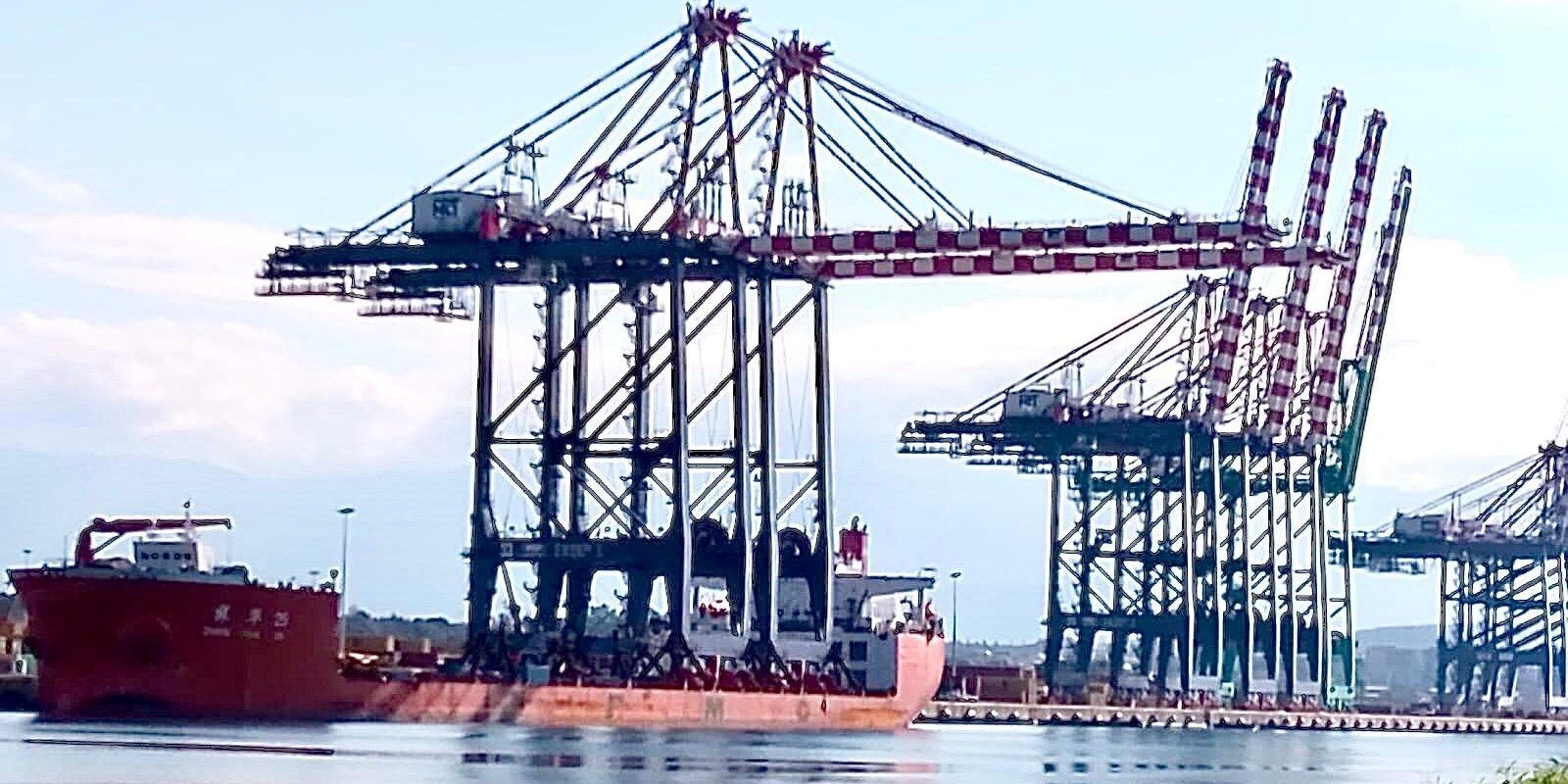 Porto di Gioia Tauro, arrivate le ultime due gru di banchina